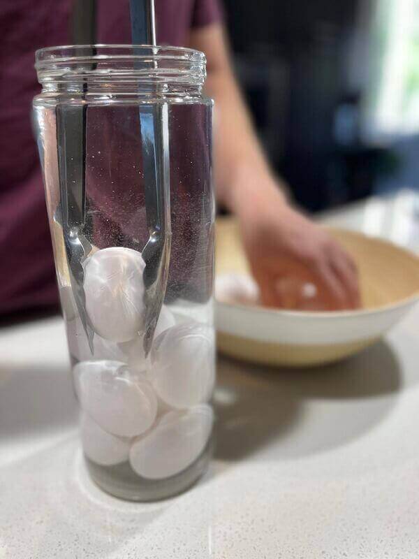 Eggs in water glassing pickle lime solution